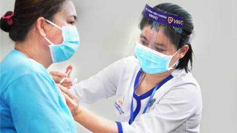 K’noọ 1 ưc liều vaccine cha groong Covid-19 chô tươc tang bhuông păr Tân Sơn Nhất
