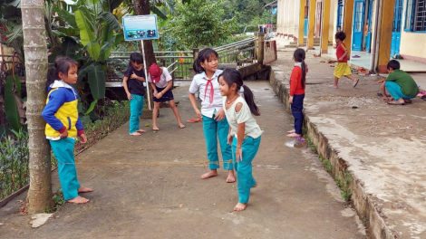Nam Trà My: Học sinh 10 chr’val chô học cớ xang cr’chăl đenh đhêy tu pr’lúh Covid-19