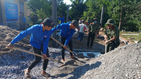 Huyện đoàn Nam Giang bhrợ pa dưr đông ặt ha manứih vêy c’rơ g’lêếh