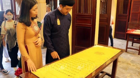 Bhrợ pa luih zr’lụ Tàng Thơ Lâu lâng xay moon nguồn thư tịch âng triều Nguyễn