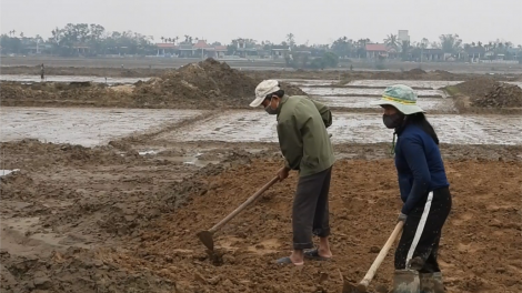 Quảng Trị: Ang p’răng, đhanuôr đh’rưah gluh bhrợ têng hân noo ha ọt ha pruốt