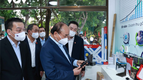 Chủ tịch k’tiếc k’ruung Nguyễn Xuân Phúc lưm bơr pêê zr’lụ bhrợ têng âng ma nuyh t’cooh t’ha k’đhợơng lêy