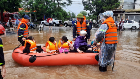 Thành phố Đông Hà nong đhộ, c’bhuh trông dâc đươi ca nô đơơng âng học sinh đhâc đhị trường học
