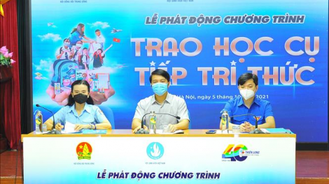 Pa đơp đoọng k’r’bhâu pr’đươi ng’học, học bổng zooi học sinh, sinh viên tươc ooy trường