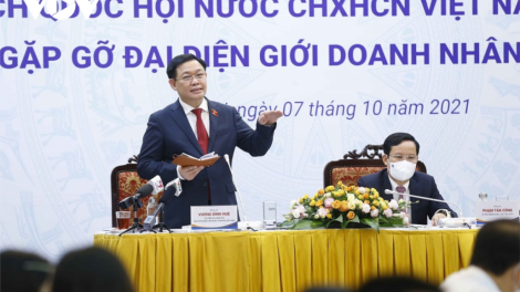 Chủ tịch Quốc hội: Zâp quốc sách âng Quốc hội zêng  đơc đha nuôr, doanh nghiệp moot đhị bha lâng