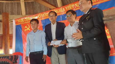 10 bhươl cr’noon tr’haanh coh chr’hoong Tây Giang bhrợ têng t’ngay bhiệc bhan đại đoàn kết