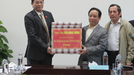 Phó Chủ tịch Quốc hội Trần Quang Phương bhrợ bhiệc lâng thành phố Đà Nẵng