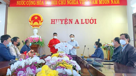 Cầu thủ manuyh Tà Ôi cher đoọng xa nấp U23 Việt Nam