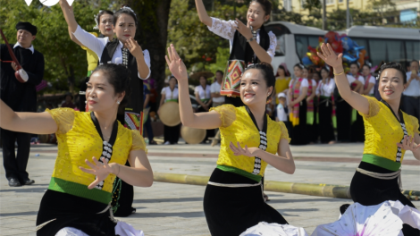 Prá xay năc đoọng xoè Thái ăt coh t’nooi c’kir văn hoá bha lang k’tiêc
