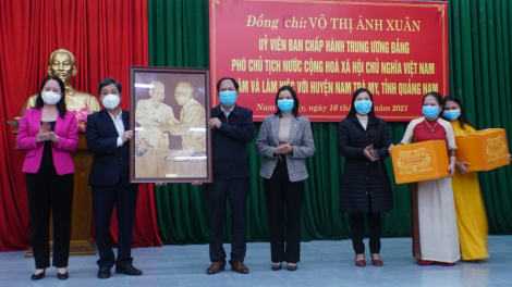 Phó Chủ tịch nước Võ Thị Ánh Xuân lươt lum lêy đhanuôr coh zr’lụ hr’lang hr’câh tỉnh Quảng Nam