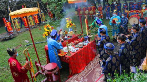 Pa căh cớ đhr’niêng bh’rợ c’đhâng x’nur t’ngay Tết coh Hoàng Cung