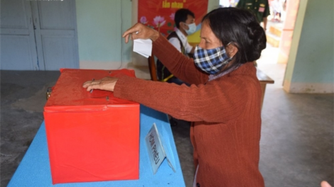 Đha nuôr zr’lụ c’noong k’tiêc Quảng Nam bhrợ têng xang bầu cử đơơh