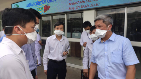 Thứ trưởng Nguyễn Trường Sơn ặt bhrợ đhị TPHCM cha groong pr’luh cr’ay