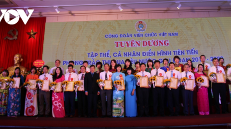Nghị quyết âng Bộ Chính trị đắh xăl t’mêê bhrợ têng âng Công đoàn Việt Nam đhị đhr’năng t’mêê