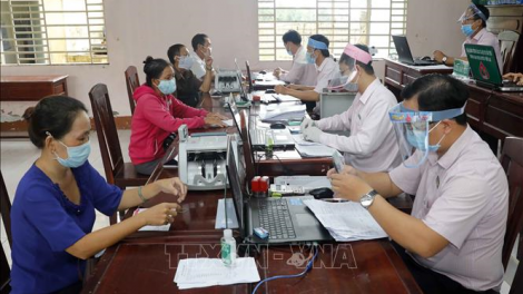 Prang k’tiếc k’ruung vêy lấh 12 ực g’lúh pr’loọng đha rứt bơơn vặ zên chính sách