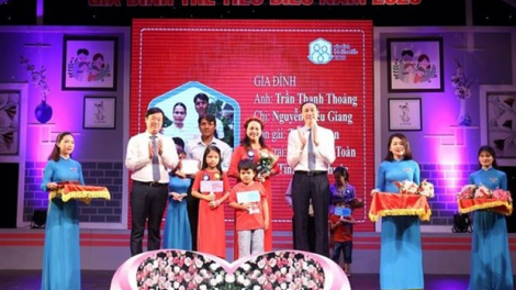 Muy pr’loọng đong năc muy mặt trận bha lâng zâl cha groong Covid-19