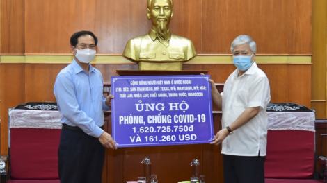 Bộ Ngoại giao pa đơp đoọng lâh 6,2 tỷ đồng ooy Quỹ vaccine zâl cha groong Covid-19