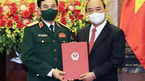 Chủ tịch k’tiếc k’ruung cher đoọng Quyết định pa dzoóc quân hàm Đại tướng đoọng ha Bộ trưởng Bộ Quốc phòng