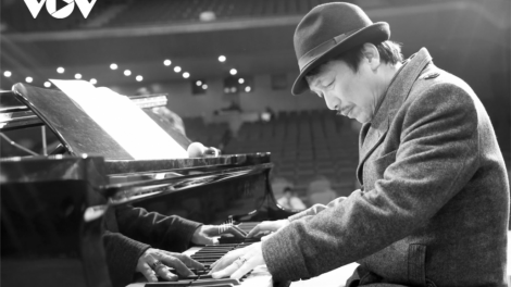 Nhạc sĩ Phú Quang lâng đợ pr’hát pr’hay ooy Hà Nội.