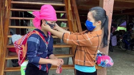 Ủy ban Dân tộc lêy cha mêết zooi zúp manứih acoon cóh crêê F0 lâng zên 1 ực đồng đhị mưy cha nặc