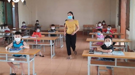 Bhrợ t’vaih lớp pa choom học trực tiếp đoọng ha học sinh coh zr’lụ  ặt pa tuông