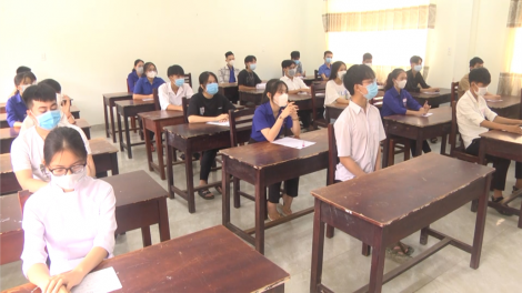 Miền Trung: T’ngay thi tr’nơơp, k’ha riêng thí sinh căh tươc thi