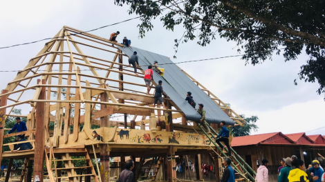 Trao đổi: “Gươl truyền thống của người Cơ Tu”Thự hiện: Jumi Sĩ Khách mời: Anh Pơ Loong Plênh-Cán bộ Phòng Văn hoá-Thông tin  huyện Tây Giang, tỉnh Quảng Nam.