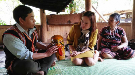 C’leh chr’năp z’hai bh’rợ ca nooch âng Alăng Blêu