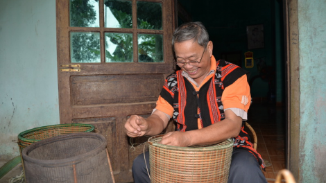 A Vô Cưa: Manuh zư lêy bh’rợ t’taanh âng đhanuôr Cơ Tu