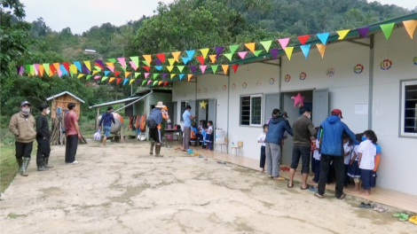 Nam Trà My doó dzợ vêy phòng học ba bơơ đhị trường vel