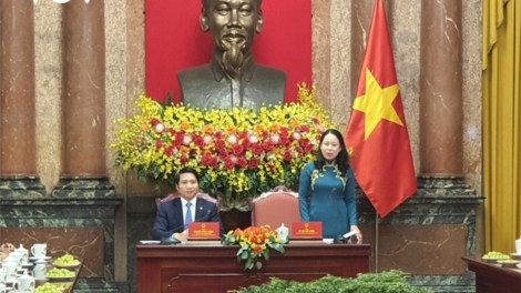 Phó Chủ tịch nước tr’lum lâng apêê thầy, cô giáo tr’haanh đại biểu pâh xa nay bh’rợ: Ting tr’pac đh’rưah lâng thầy cô 2021