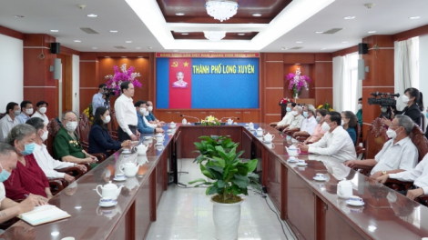 Phó Chủ tịch Thường trực Quốc hội Trần Thanh Mẫn lum, đoọng pr’hêl ha pr’loọng đong chính sách đhị tỉnh An Giang