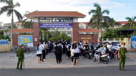Phú Yên ta lơi 2 zr’lụ thi tốt nghiệp THPT g’luh 1, lâh 700 thí sinh rach chô đương thi g’luh 2