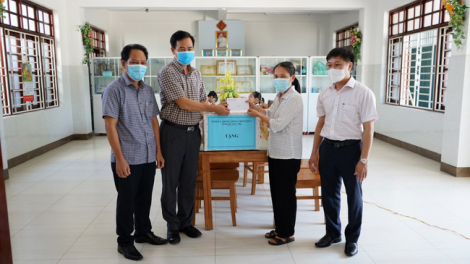 Quảng Trị: K’ha riêng hun pr’hêl Trung thu tước ha pêê p’niên lưm k’đhap k’ra, acoon đhi cán bộ y tế ting pah zêl, cha groong Covid-19