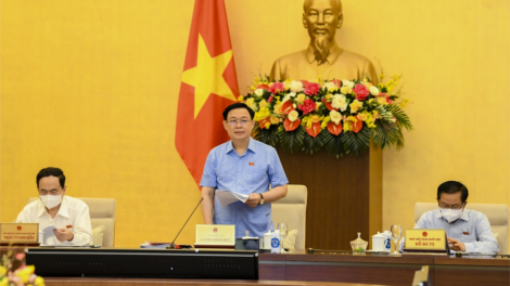 Chủ tịch Quốc hội Vương Đình Huệ pa prá tơơp bhrợ pr’họp 56 âng Uỷ ban Thường vụ Quốc hội