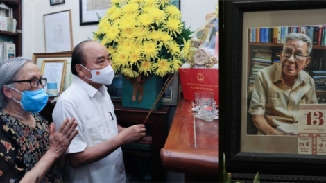 Chủ tịch k’tiêc k’ruung Nguyễn Xuân Phúc chăp hơnh apêê nhà báo t’cooh t’ha