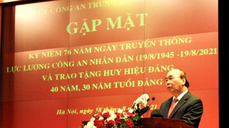 Chủ tịch k’tiêc k’ruung Nguyễn Xuân Phúc pâh tr’lum mặt haanh deh 76 c’moo t’ngay truyền thống Công an Nhân dân