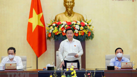 Bhrợ têng pr’họp g’luh 3 âng Uỷ ban Thường vụ Quốc hội