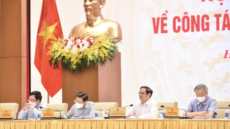 Thủ tướng k’đhơợng xay Hội nghị âng Chính phủ ooy bh’rợ bhrợ pa dưr lâng pa liêm pa xang thể chế
