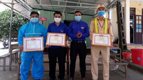 Huyện đoàn Tây Giang pr’hân cher  giấy khen đoọng ha 5 cha nắc coh bh’rợ zêl, cha groong Covid-19