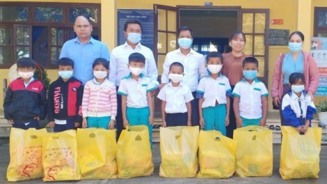Tây Giang cher đọong pr’hêl Trung thu đoọng ha pêê a đhi