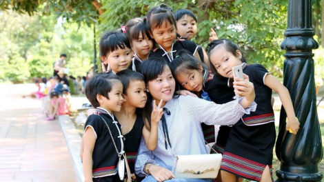 T’bhlâng bhrợ k’rơ bh’rợ pa choom p’rá Việt ha học sinh manuyh acoon coh