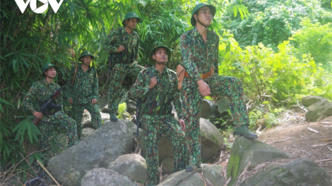 T’bhlâng ch’mêêt lêy c’noong k’tiêc đoọng đha nuôr cha Tết têêm ngăn