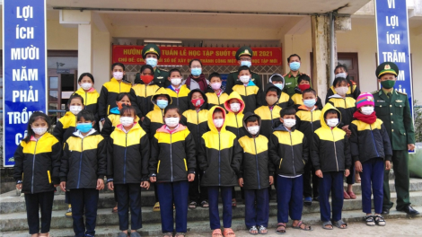 Cher đoọng 950 hun pr’hêl đoọng ha học sinh zr’lụ da ding ca coong Tây Giang
