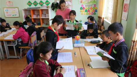 Đợ p’niên acoon coh bhrợ têng xang xa nay tiểu học bơơn lâh 99%