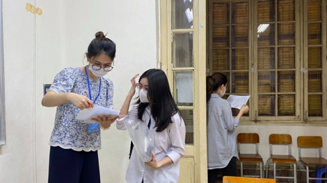 Thí sinh F1, F2 choom ting pâh thi tốt nghiệp THPT g’luh 1 ha dang tệêm ngăn