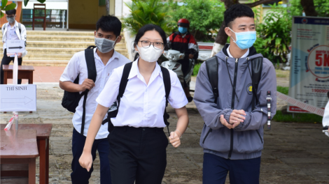 Thí sinh miền Trung doọ râu ha dêêr ooy t’ngay thi g’lúh 2
