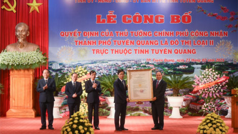 Thủ tướng Chính phủ Nguyễn Xuân Phúc pâh bhiệc bhan choh 1 tỷ t’nơơm n’loong đhị tỉnh Tuyên Quang