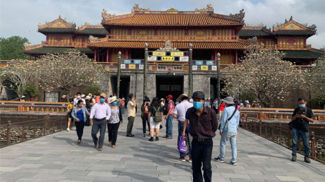 Thừa Thiên Huế: Apêê c’kir lịch sử, apêê đhị du lịch bơơn rach pa bhrợ cớ n’đhang năc đhêêng đoọng ma nưih coh tỉnh moot