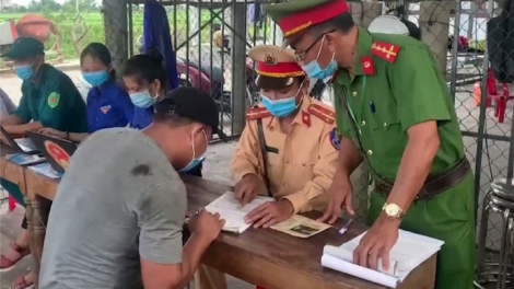 Thừa Thiên Huế: Bơơn lêy 8 cha nặc mứt p’lơớp cóh thùng xe ga mắc đoọng doọ vêy xay moon y tế